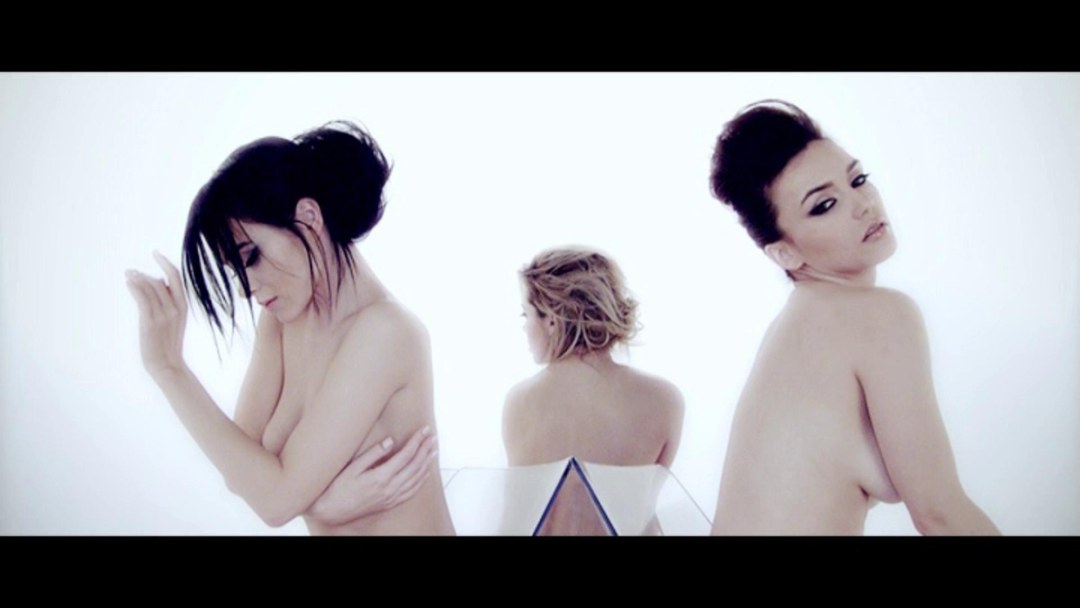 Голые солистки группы SEREBRO