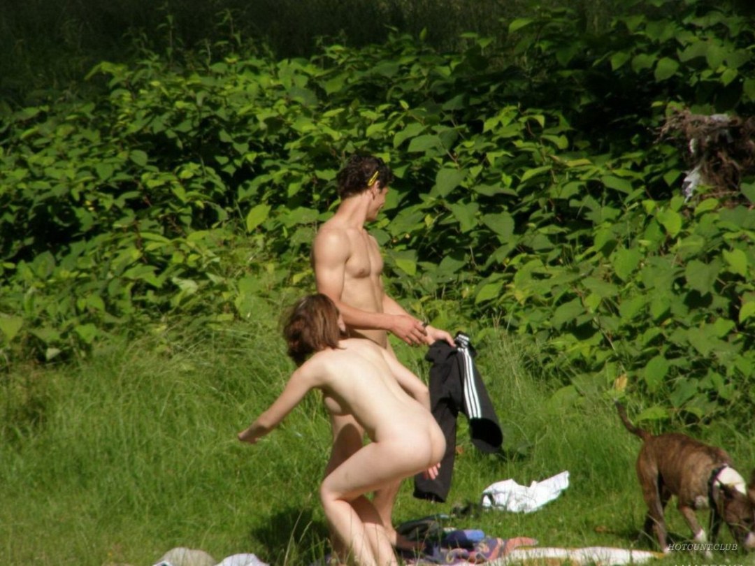 Старые с молодыми на природе