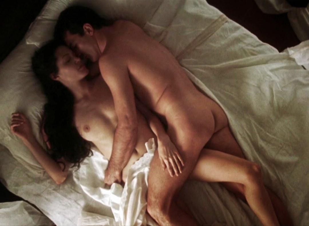 Анджелина Джоли постельные сцены