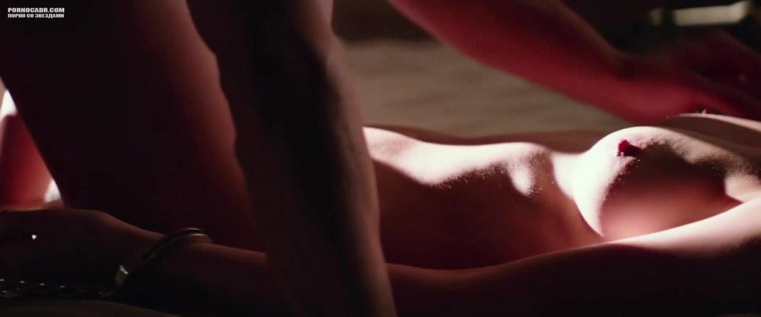 Дакота Джонсон голая грудь в фильме 50 оттенков