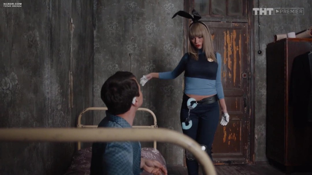 Карина Зверева в шоу однажды в России