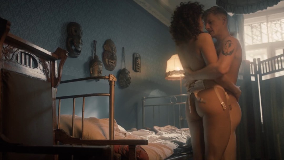 Янина Мелехова ню сцены