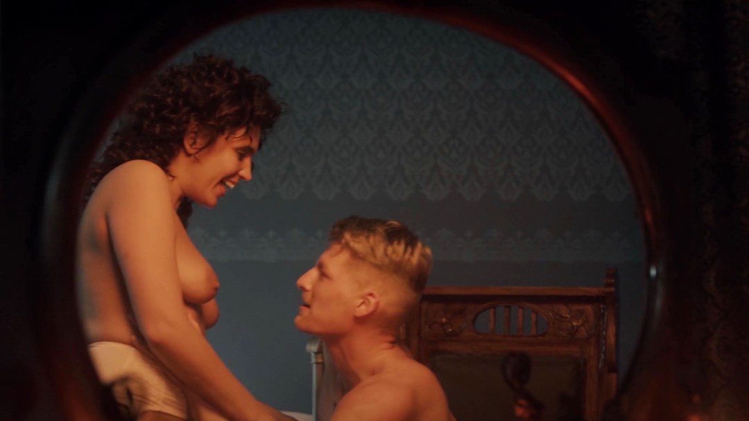 Эротические сцены из сериала за час до рассвета