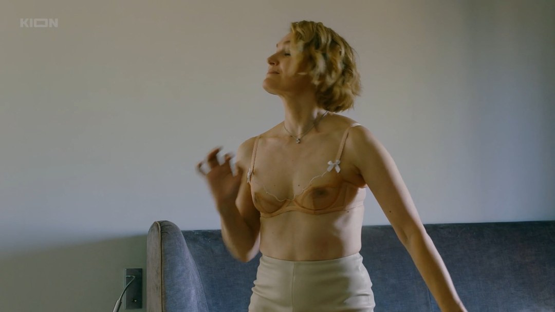 Виктория Толстоганова эротические сцены из сериала чиновница