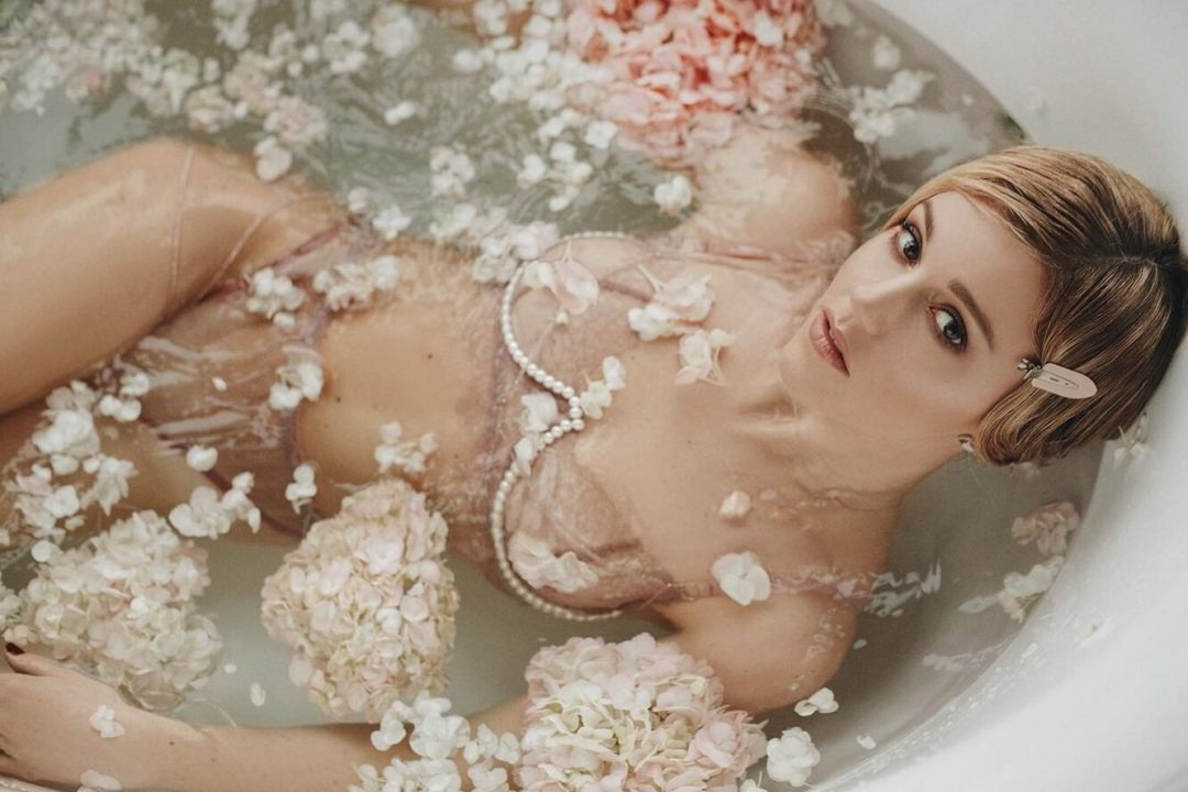 Юлианна Караулова в Нижнем белье