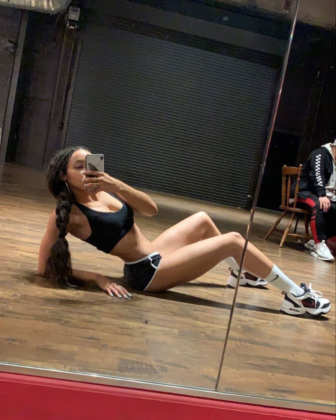 Tinashe фигура