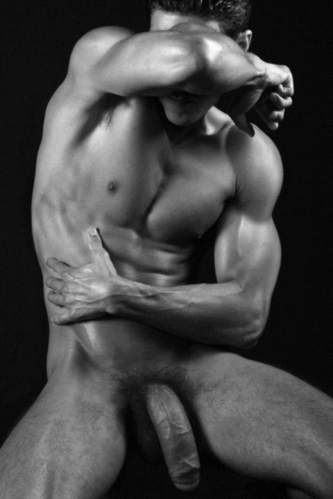 Красивый парень с огромным членом