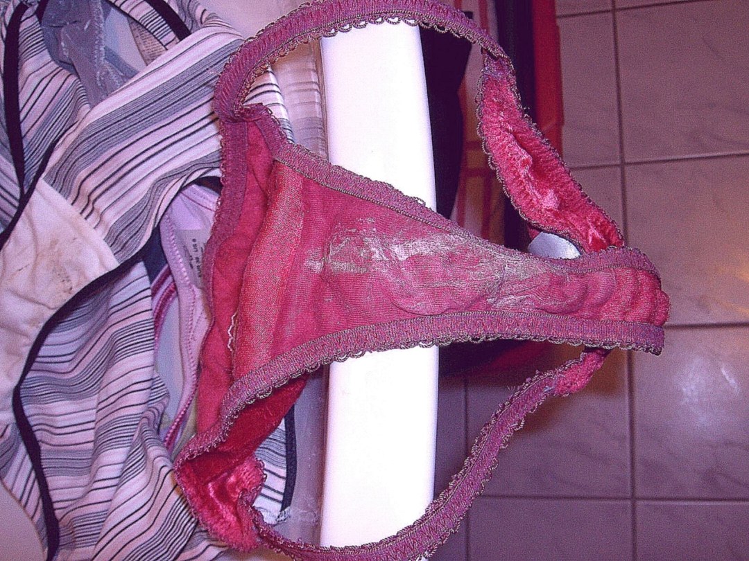 Женщины в грязных трусиках