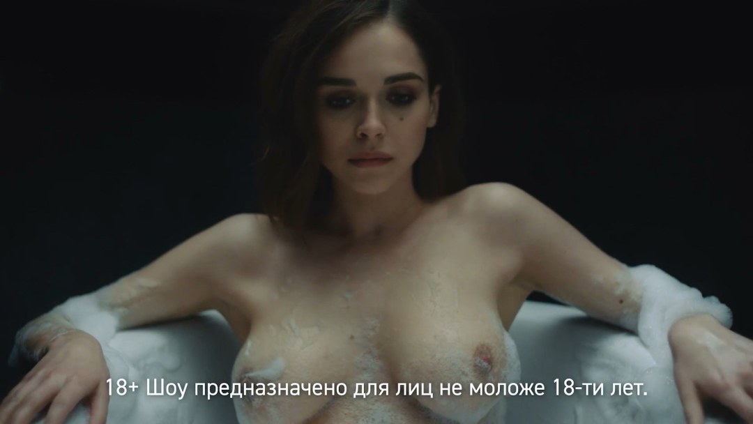 София Майлс в купальнике