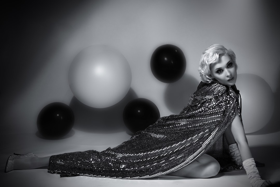 Ангелина.Айсман.в колготках.на.голое.тело.