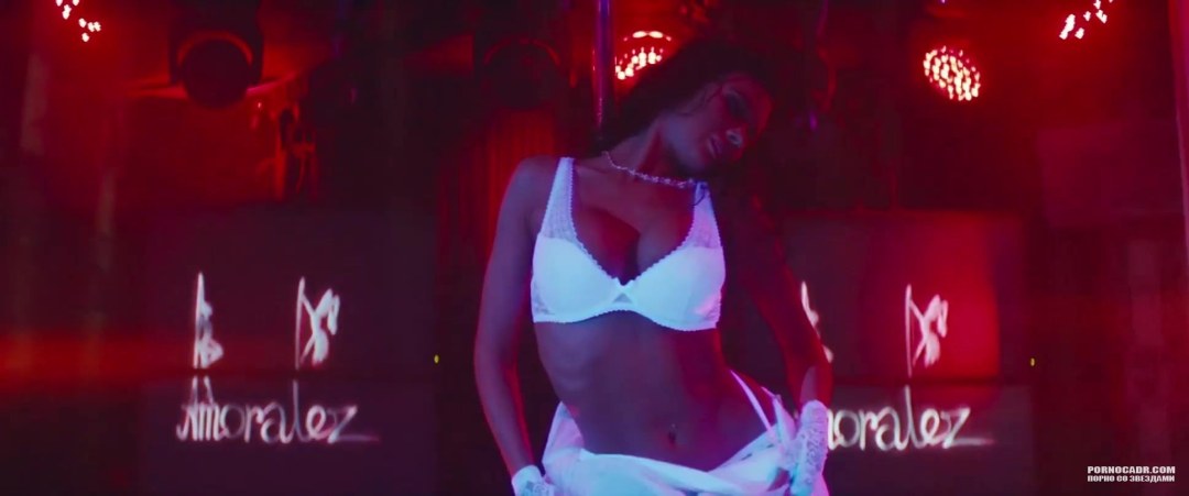 Яна Кошкина в купальнике