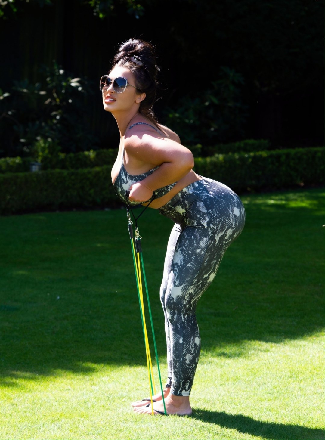 Two Dimes Walking (Leggings and VPL, Wedgie for thick ass