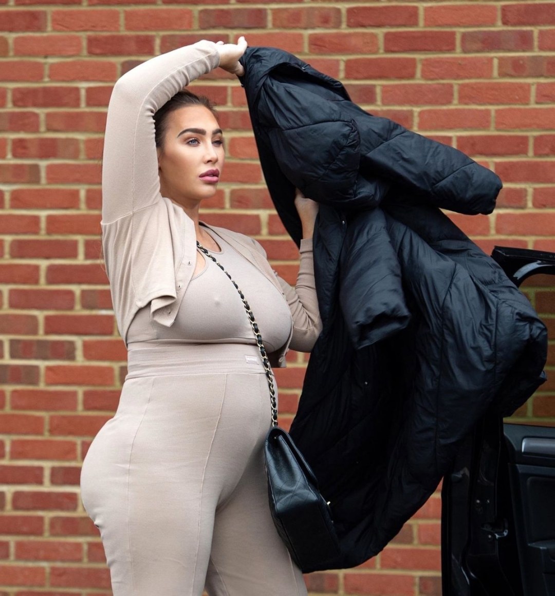 Lauren Goodger ноги
