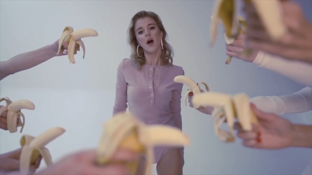 Юлиана Караулова фото попа
