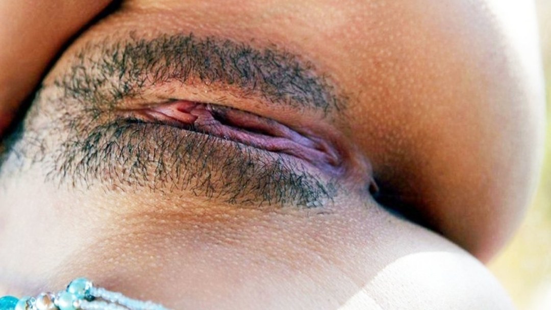 Женские прелести крупным планом