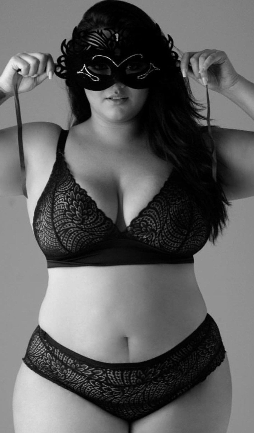 Алисия Кастро модель плюс сайз