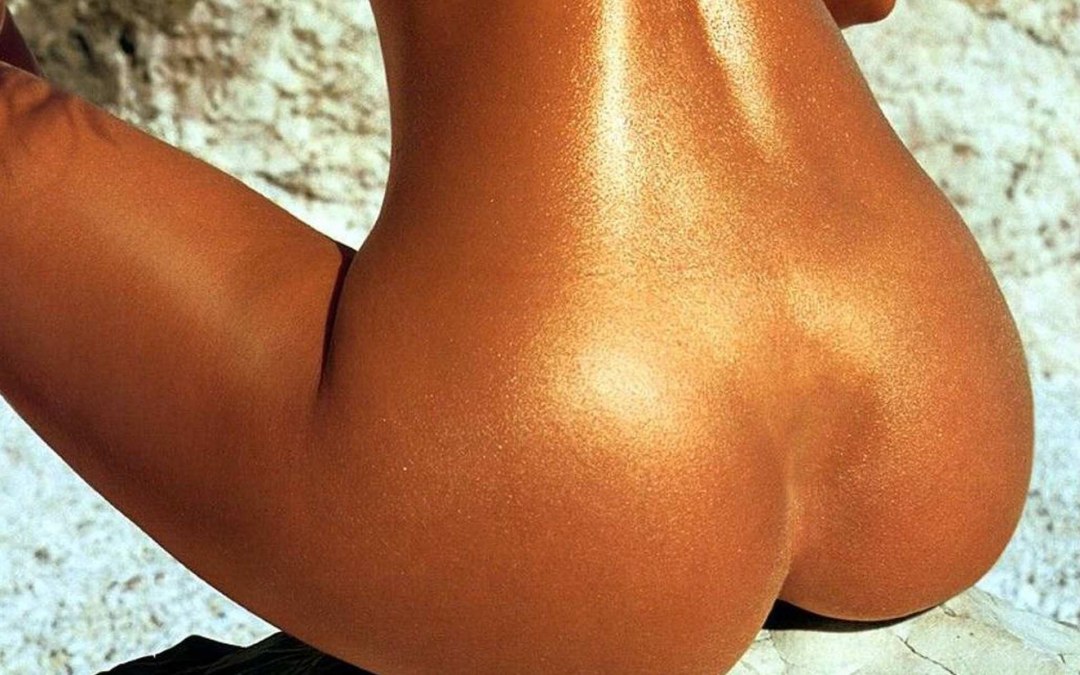 Красивые голые попки на пляже