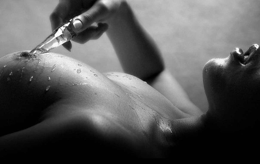 Эротический фотосет со льдом