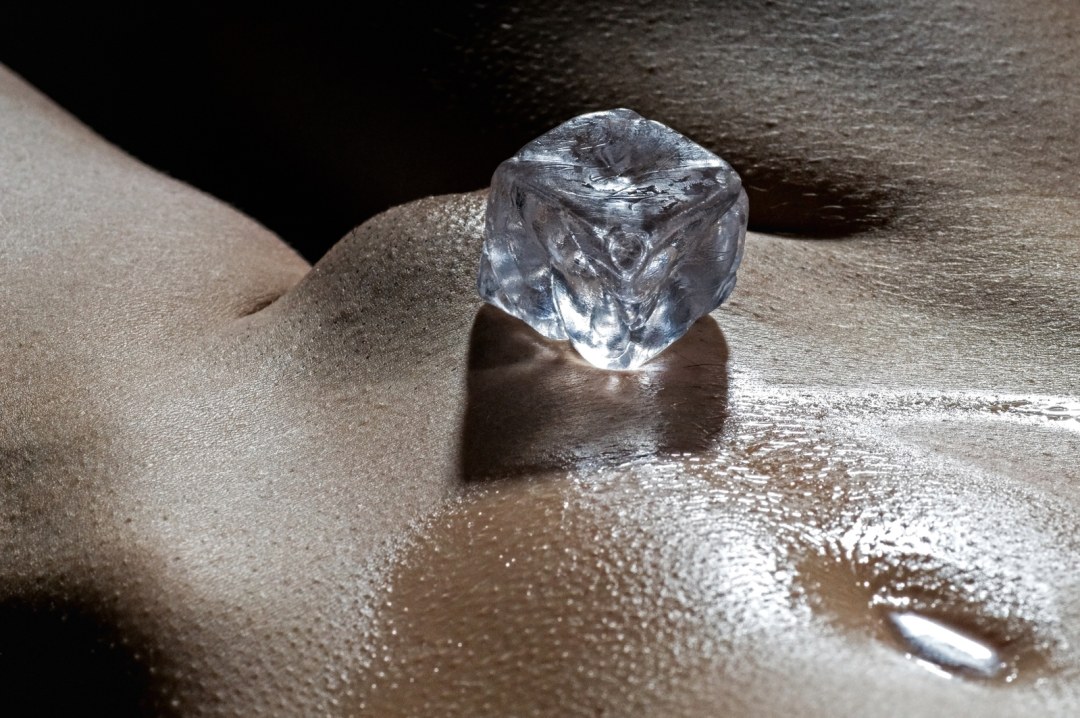 Фото крупным планом лёд по животику