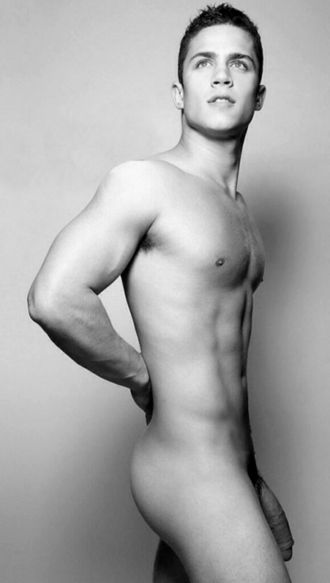 Ноа Уайли голый