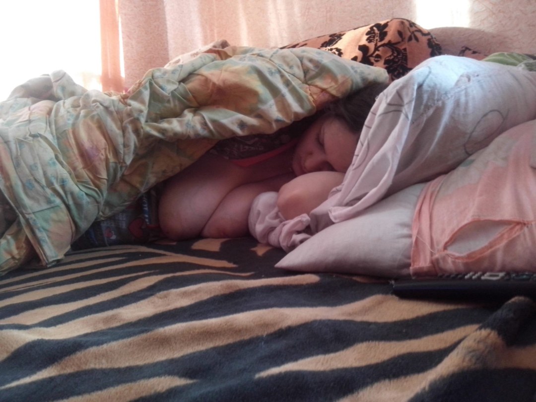 Мужчина и женщина в кровати голые