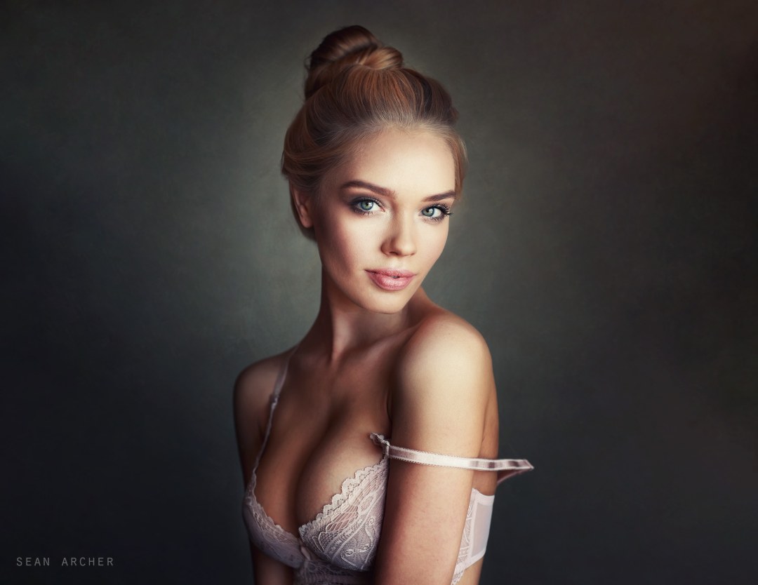 Елена летучая в купальнике