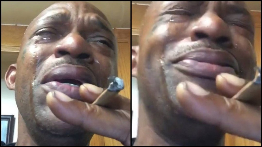 Плачущий афро америкагец