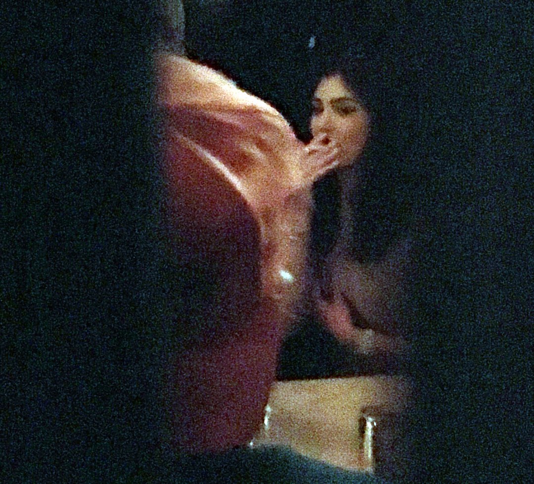 Кайли Дженнер голые сиськи