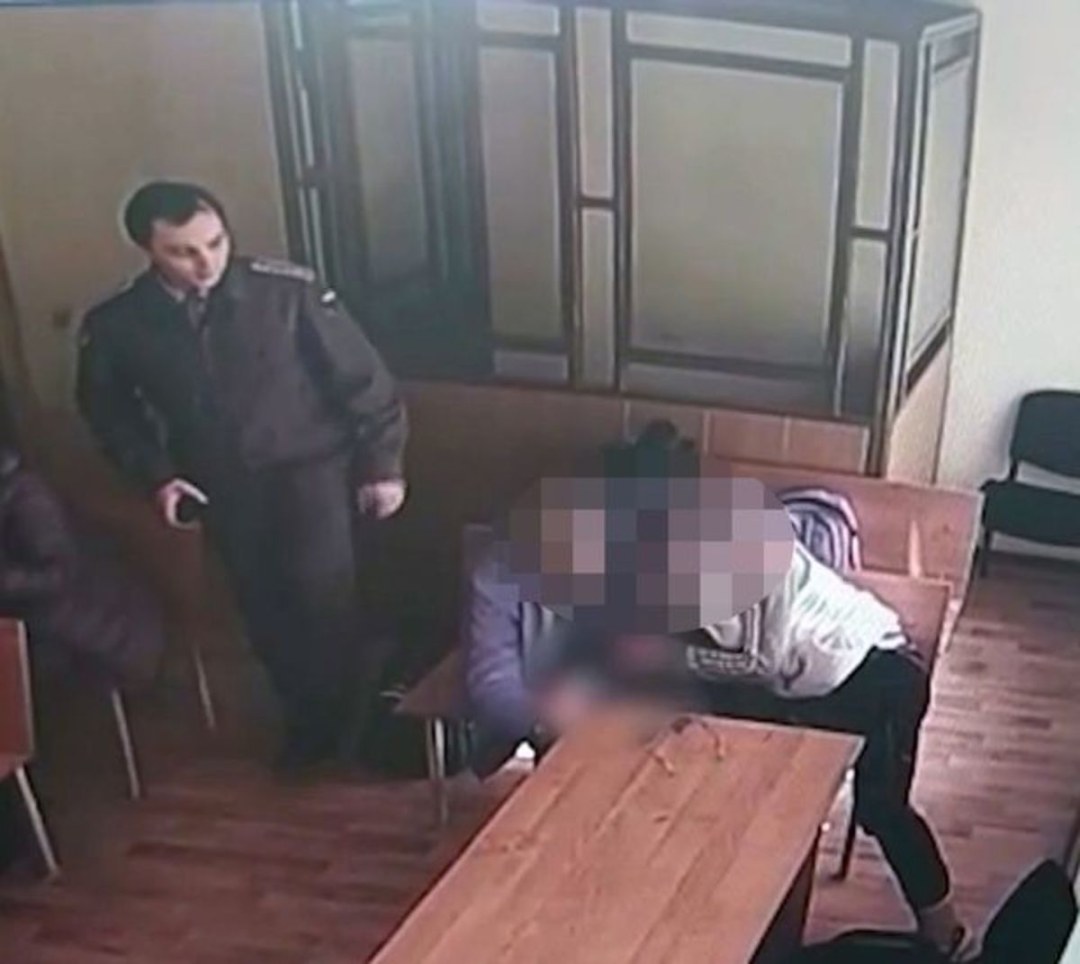 Выебал судью в зале суда