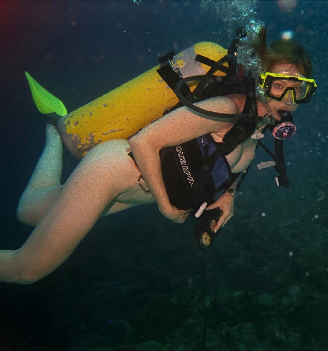 Голые девчонки на катере