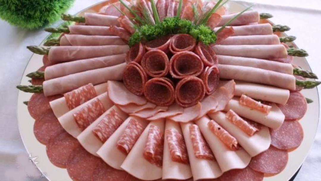 Нарезка на праздничный стол