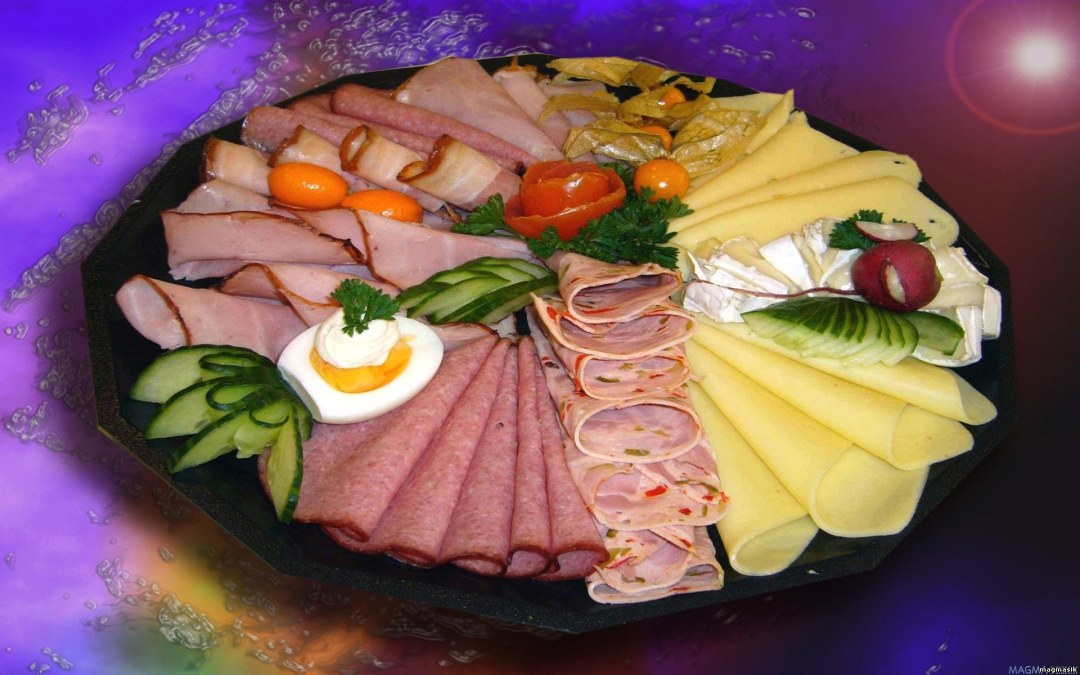 Нарезка колбасы и сыра