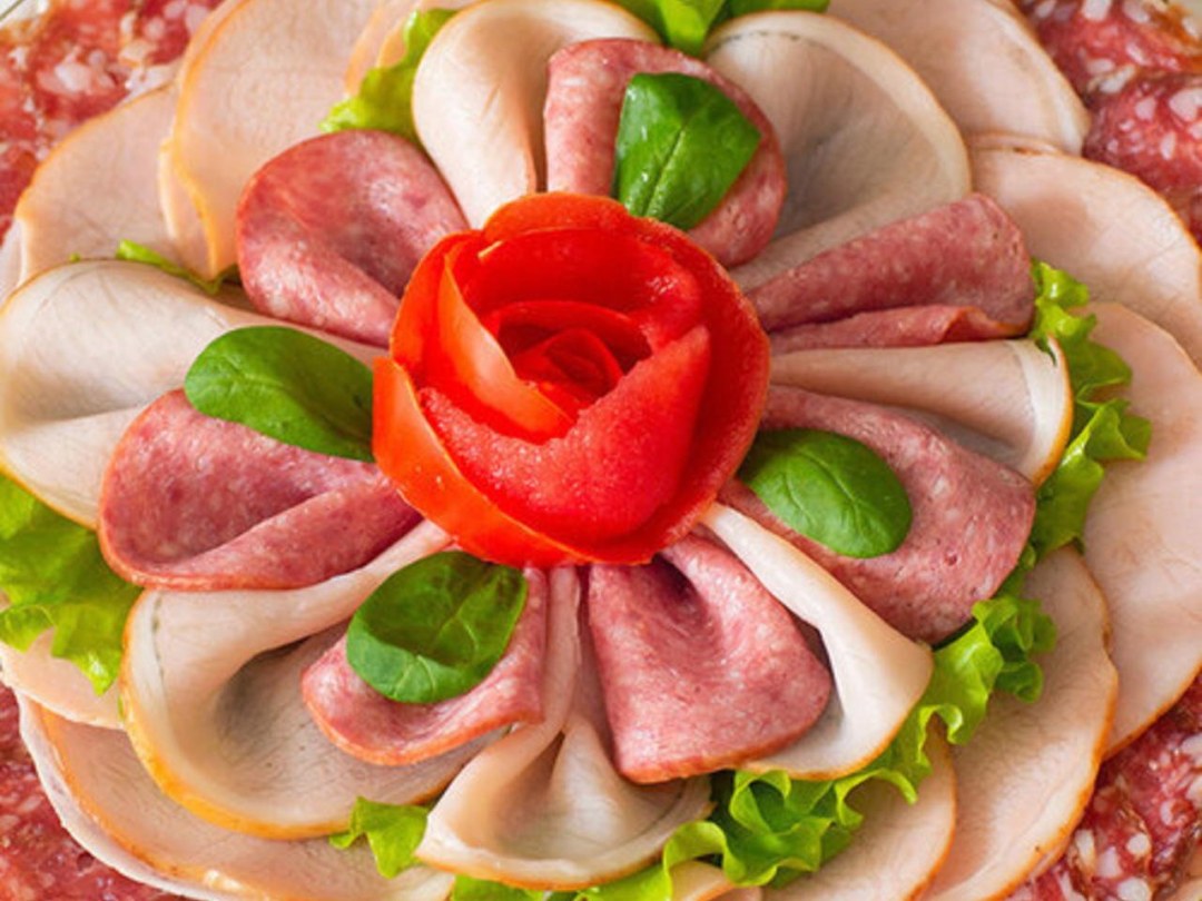 Красивая мясная нарезка
