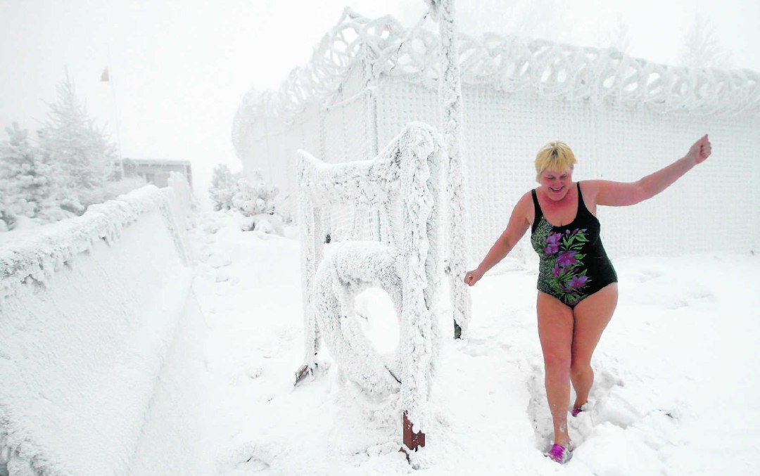 Снегурочка и автомобиль