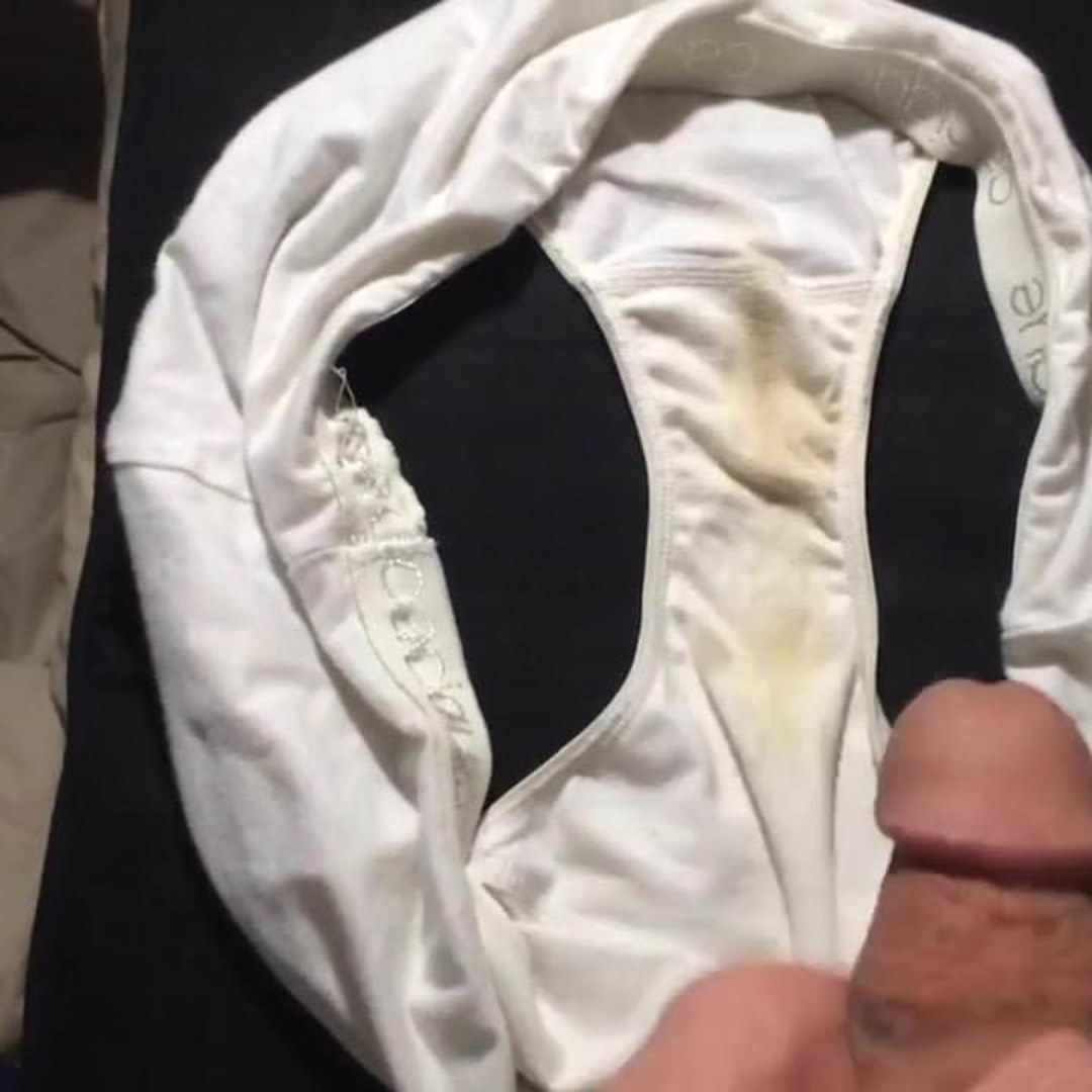 Дрочка на грязные трусики