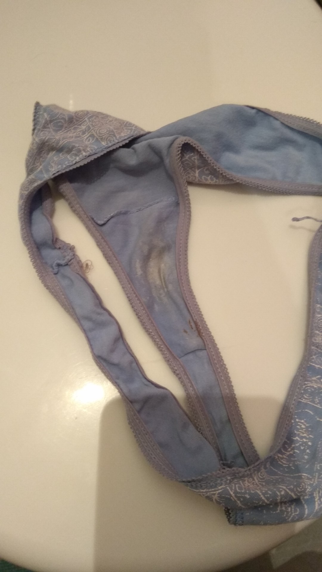 Женская конча мокрые трусики