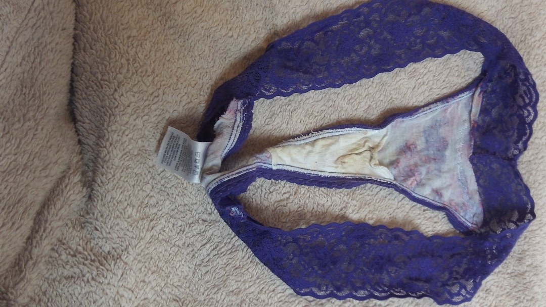 Грязные женские трусики