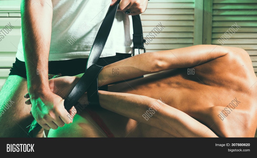 Картинки когда мужчина обманывает женщину