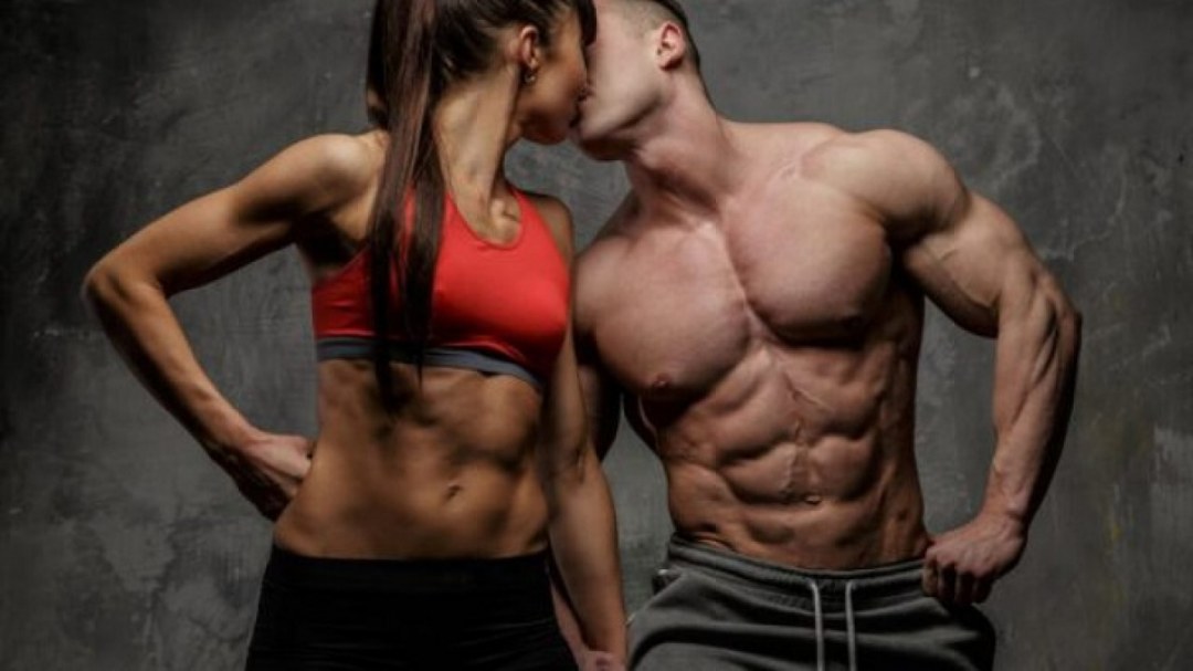 Мужчина у женских ног