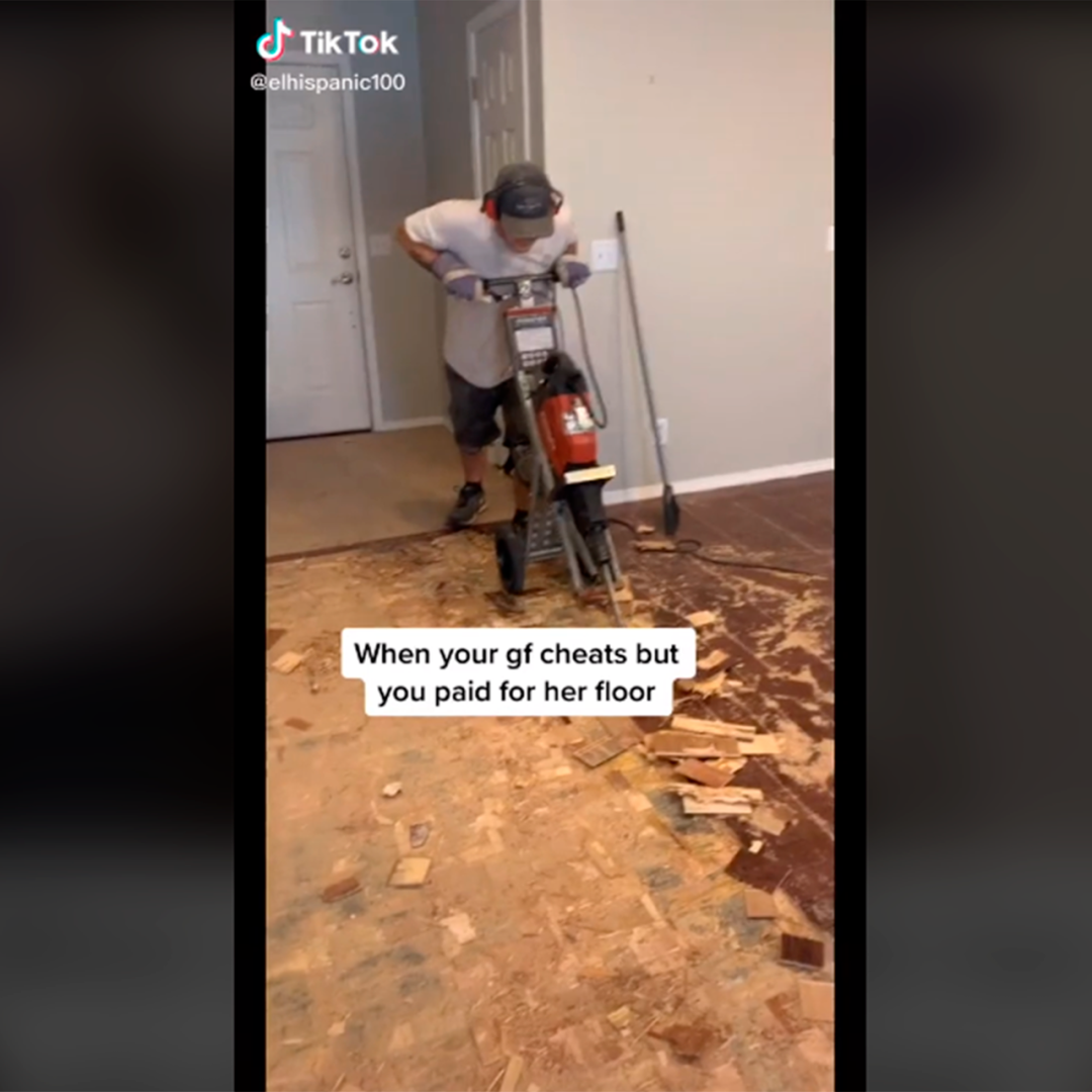 Девушка ревнует