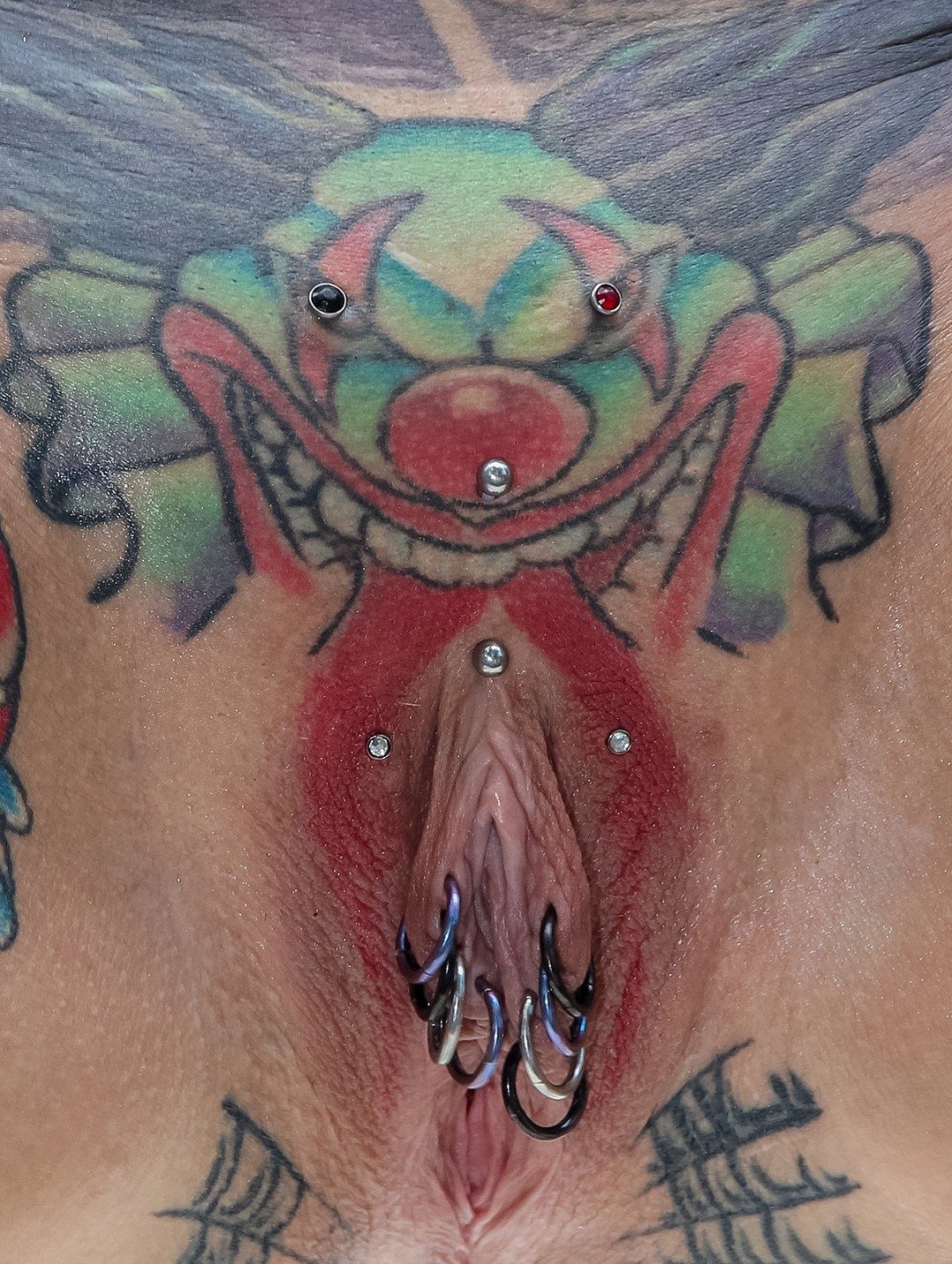 Интимные Татуировки и пирсинг