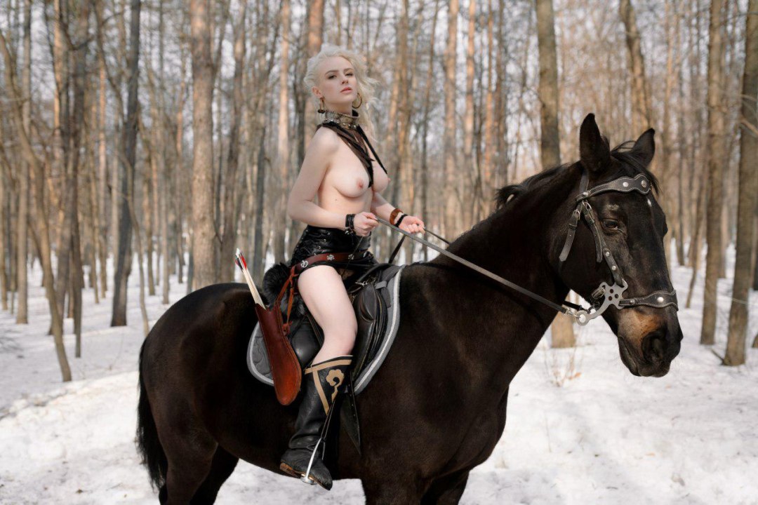 Тригубчак топлесс