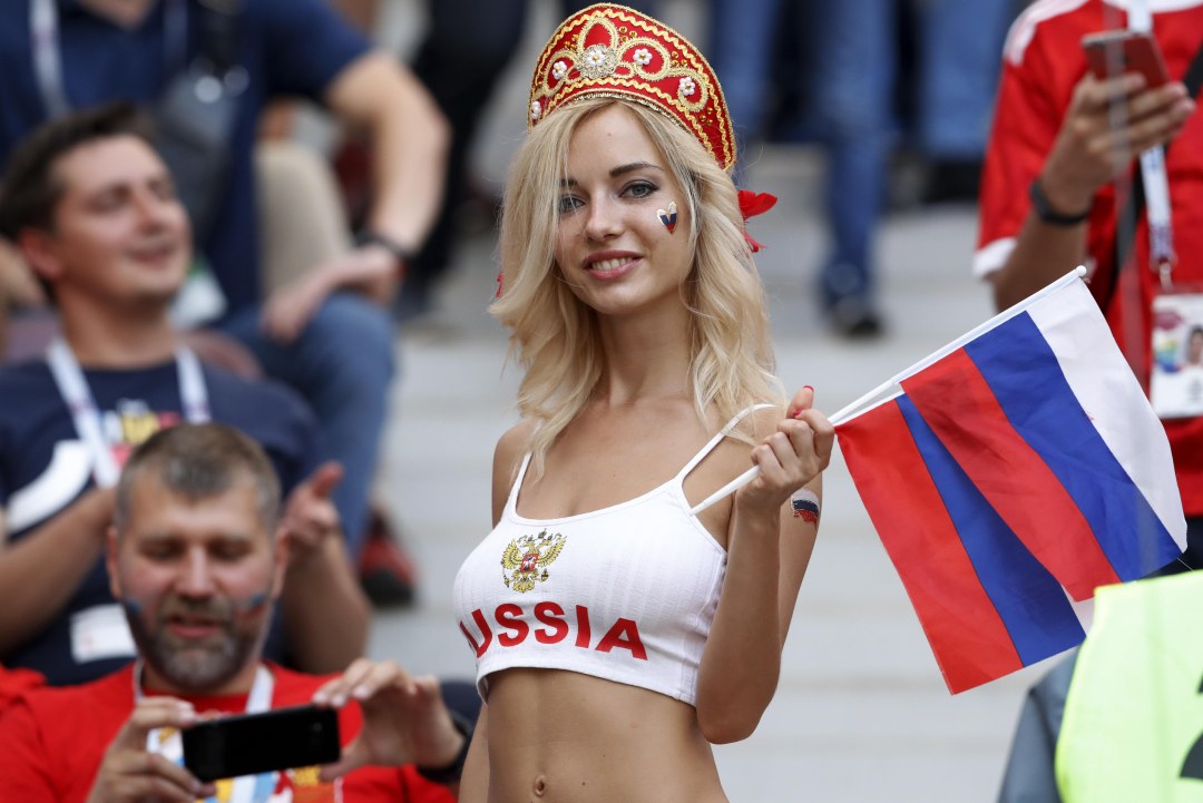 Голый фанат на трибуне
