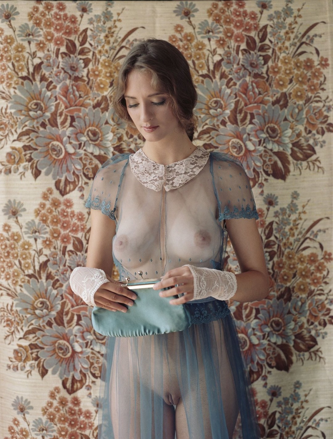 Девушки в красивых платьях ню