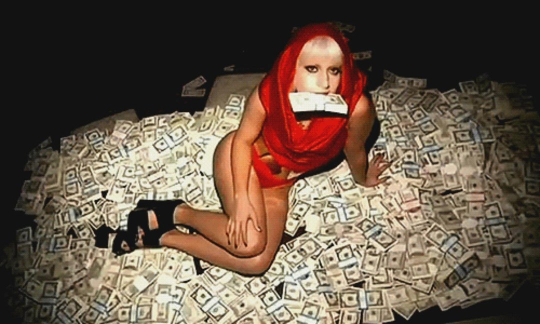 Показала белье за деньги