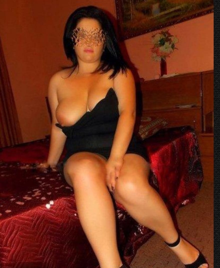 Голые зрелые шалавы в чулках