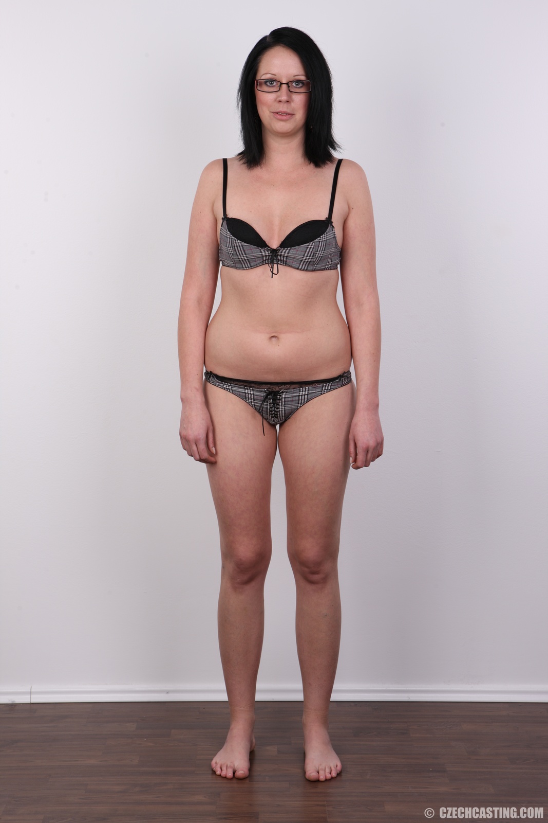 Перед девчонками