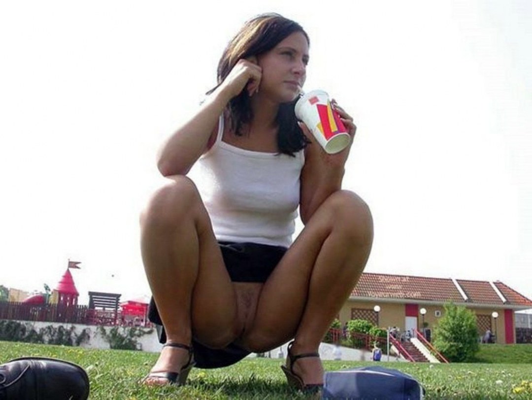 Две девушки без трусов