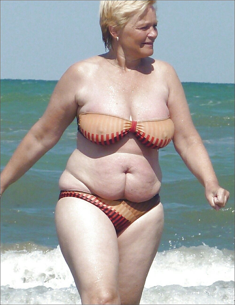 Голые зрелые в купальниках