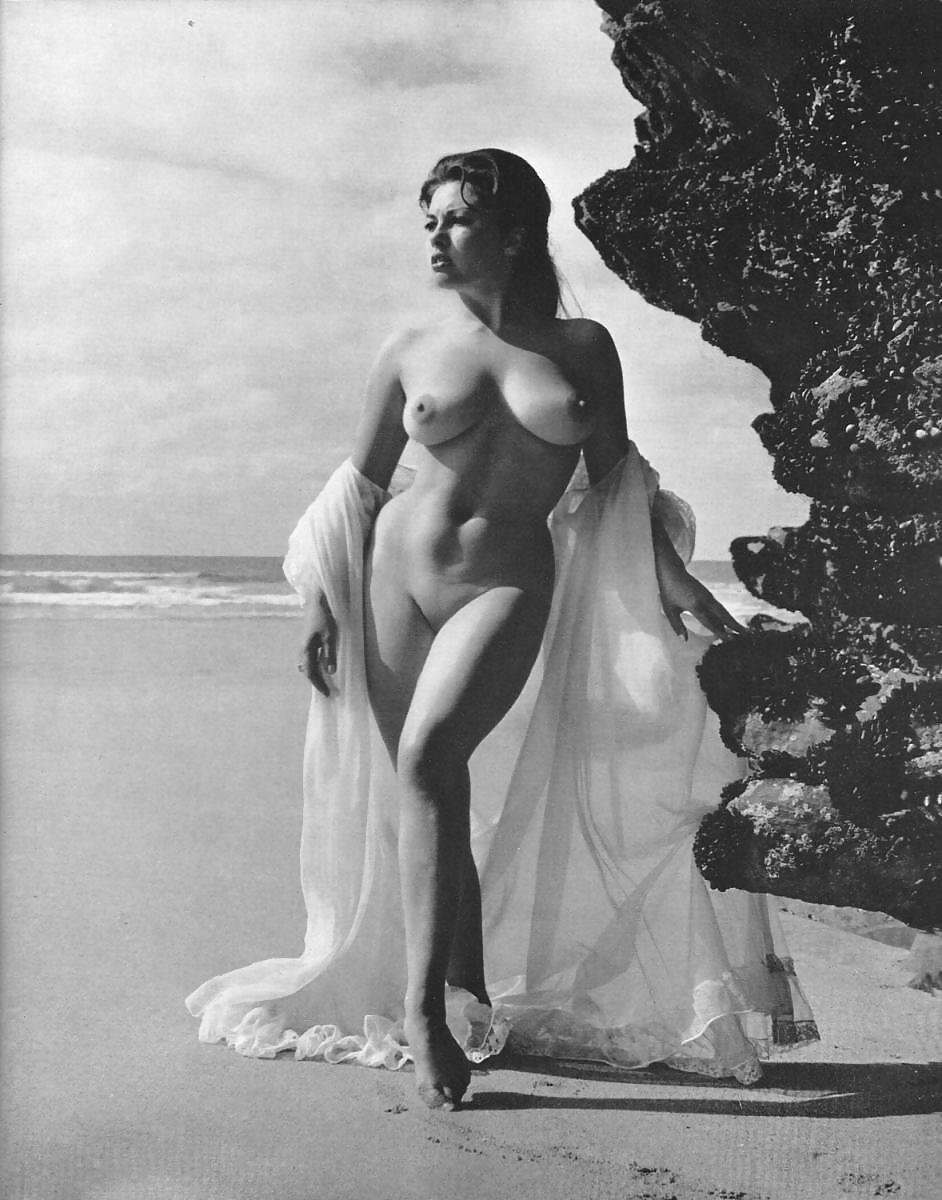 Мари Деверо (Marie Deveraux ) naked